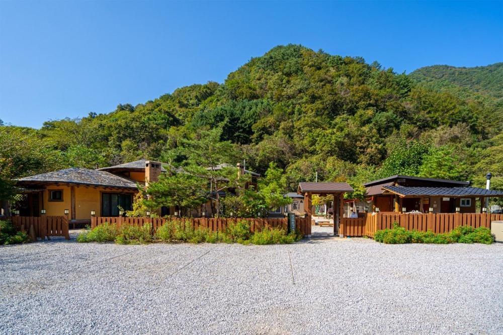 Kim Satgat Heukjib Yiyagi Hotel Yeongwol Exterior photo